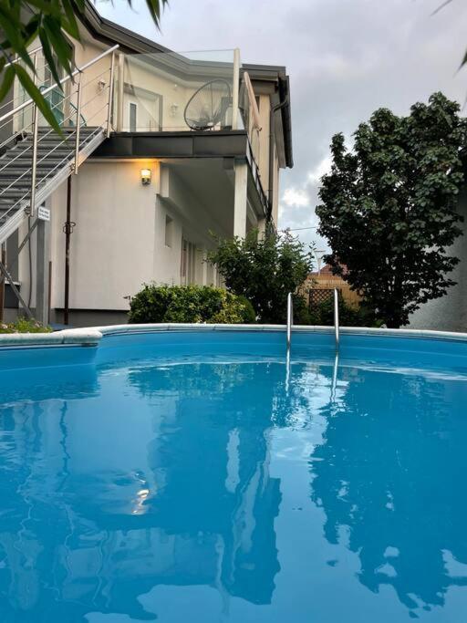 Villa Outlet Center House, Pool-Jacuzzi-Garden-Sundeck à Parndorf Extérieur photo